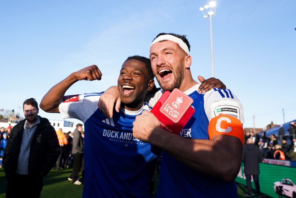 copa-da-inglaterra:-crystal-palace-e-eliminado-para-time-da-6a-divisao