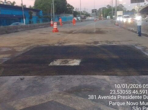 prefeitura-de-sp-tapa-buraco-que-interditou-acesso-a-marginal-tiete