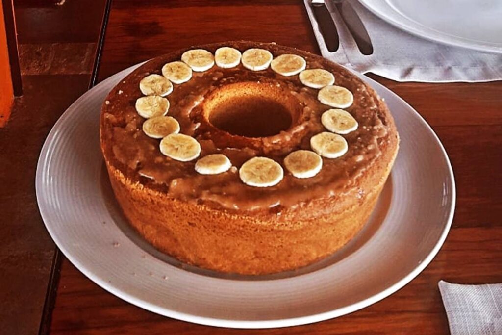 bolo-de-banana-com-farinha-de-rosca-fica-macio-e-perfeito-para-o-cafe