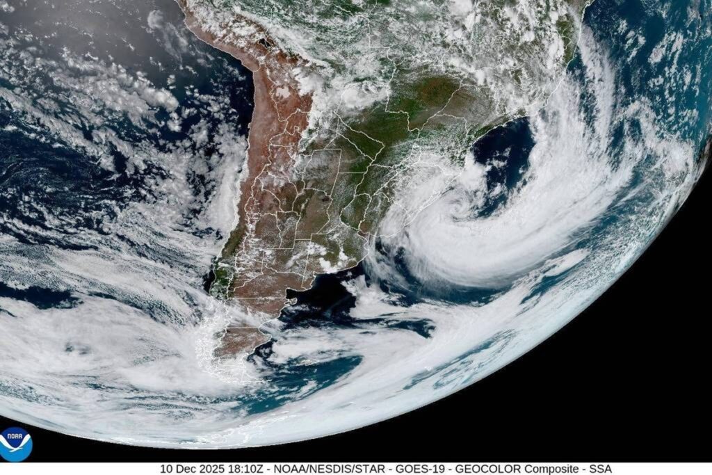 ciclone-gera-alerta-de-tempestade-e-ventos-acima-de-100-km/h-no-sul