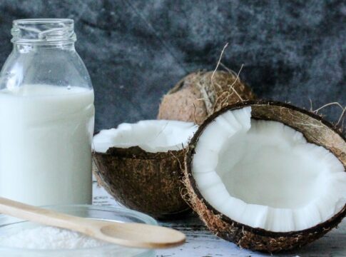 leite-de-coco-caseiro-e-opcao-mais-saudavel-e-economica