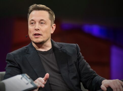 musk-reage-a-criticas-ao-grok-e-chama-reino-unido-de-“fascista”