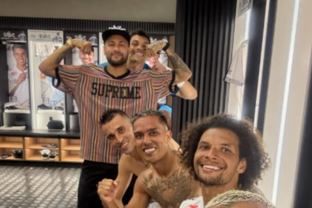 neymar-imita-gesto-de-gabigol-em-comemoracao-de-vitoria;-confira