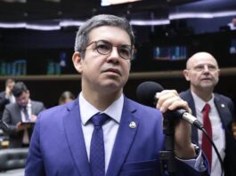 lider-de-lula-faz-alerta-sobre-as-eleicoes-de-2026