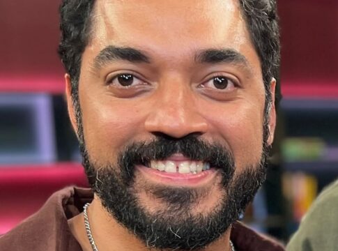 thomas-aquino-celebra-novo-personagem-e-rebate-rumores-sobre-vale-tudo.-veja-video