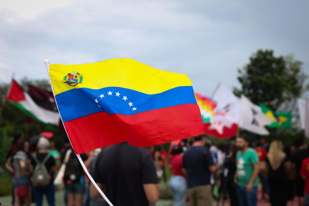 eua-devem-aumentar-retirada-de-sancoes-a-venezuela-por-petroleo
