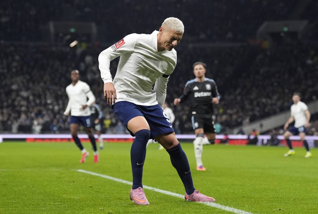 richarlison-se-machuca-em-derrota-do-tottenham-e-preocupa-a-selecao