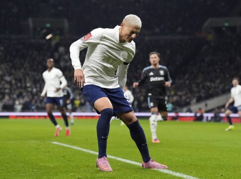 richarlison-se-machuca-em-derrota-do-tottenham-e-preocupa-a-selecao