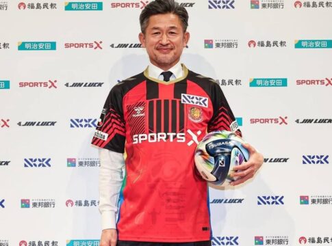 aos-58-anos,-miura-se-apresenta-ao-fukushima-united,-da-3a-divisao