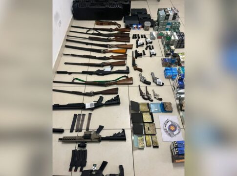 arsenal-em-casa:-denuncia-leva-policia-a-imovel-com-dezenas-de-armas