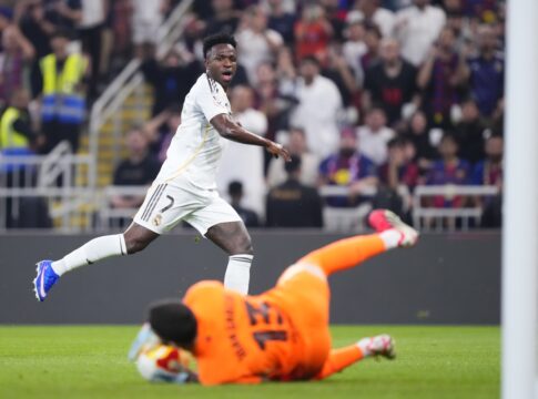 vini-jr.-faz-golaco-na-final-da-supercopa-da-espanha-e-quebra-jejum