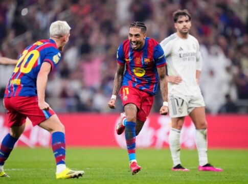 raphinha-brilha-e-barcelona-vence-o-real-madrid-na-final-da-supercopa