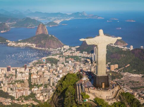 cristo-redentor-sera-iluminado-nesta-2a-para-celebrar-os-165-anos-da-caixa
