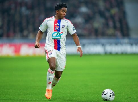 video:-em-estreia-pelo-lyon,-endrick-marca-golaco-na-copa-da-franca