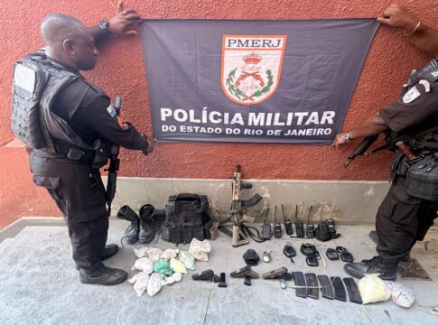 denuncia-anonima-leva-pm-a-resgatar-4-pessoas-em-carcere-em-niteroi