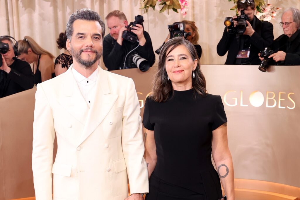 wagner-moura-chega-ao-globo-de-ouro-2026-ao-lado-da-esposa;-veja-fotos