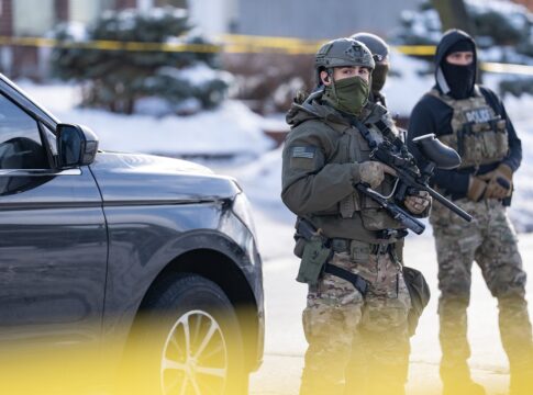 trump-envia-centenas-de-agentes-federais-a-minneapolis-apos-protestos