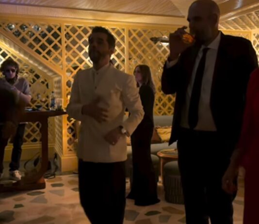 elenco-de-o-agente-secreto-celebra-globo-de-ouro-com-roda-de-samba