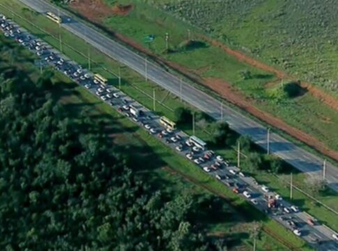 acidentes-na-estrutural-e-na-br-040-causam-transito-quilometrico