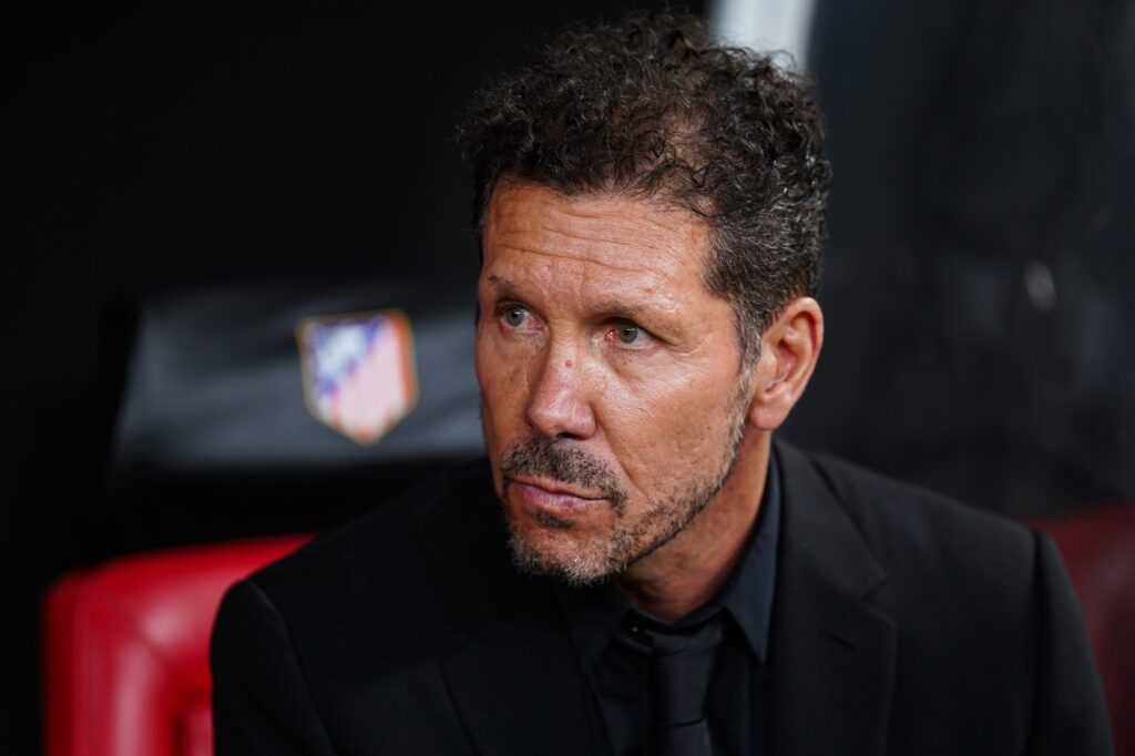 simeone-se-desculpa-com-vini-jr.-apos-polemica-na-supercopa-da-espanha