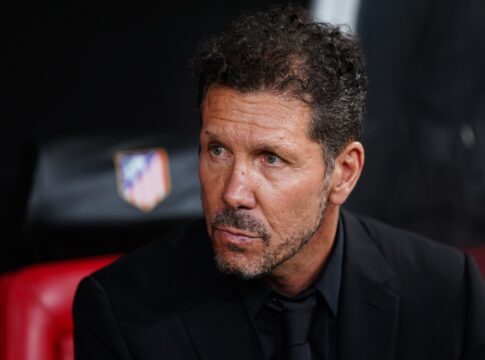 simeone-se-desculpa-com-vini-jr.-apos-polemica-na-supercopa-da-espanha