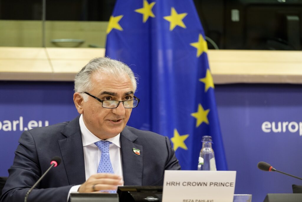 ira:-principe-exilado-preve-apoio-externa-contra-regime-do-aiatola