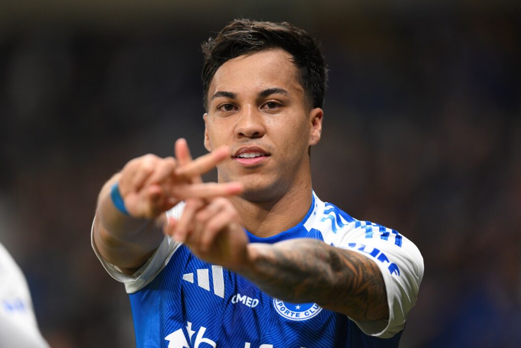 cruzeiro-anuncia-renovacao-de-kaio-jorge,-alvo-do-flamengo,-ate-2030