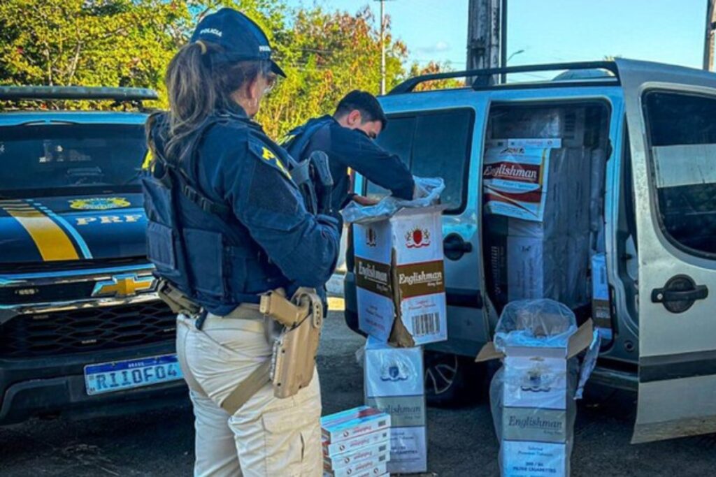homem-foge-da-prf-apos-ser-pego-com-cigarros-contrabandeados-em-carro
