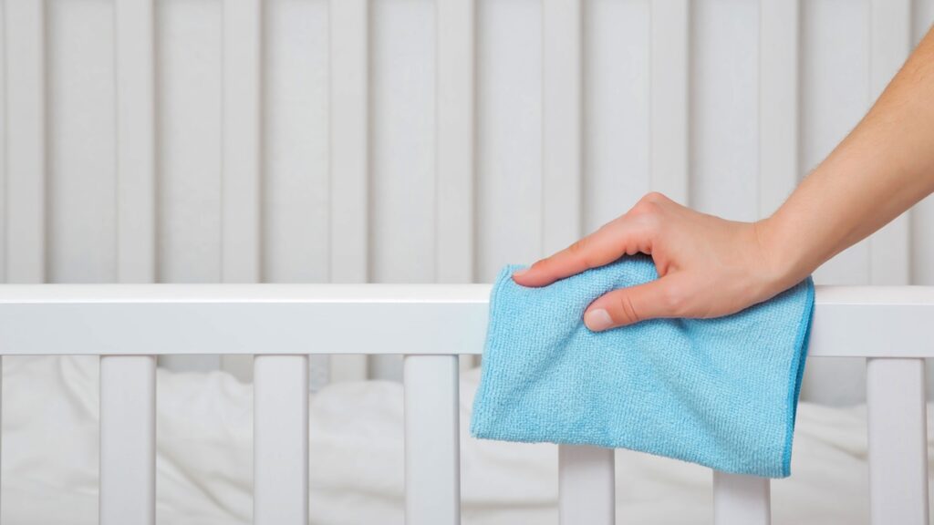 voce-limpa-o-berco-do-jeito-certo?-descubra-erros-na-rotina-com-bebes