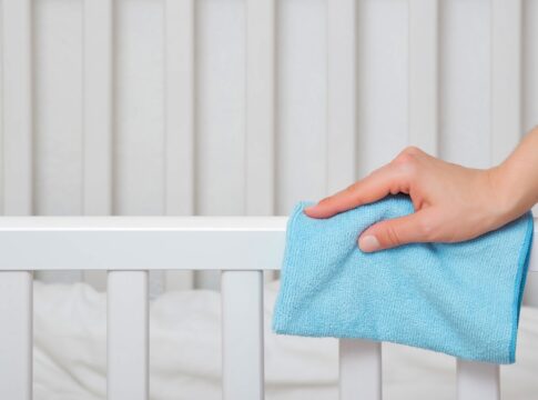 voce-limpa-o-berco-do-jeito-certo?-descubra-erros-na-rotina-com-bebes