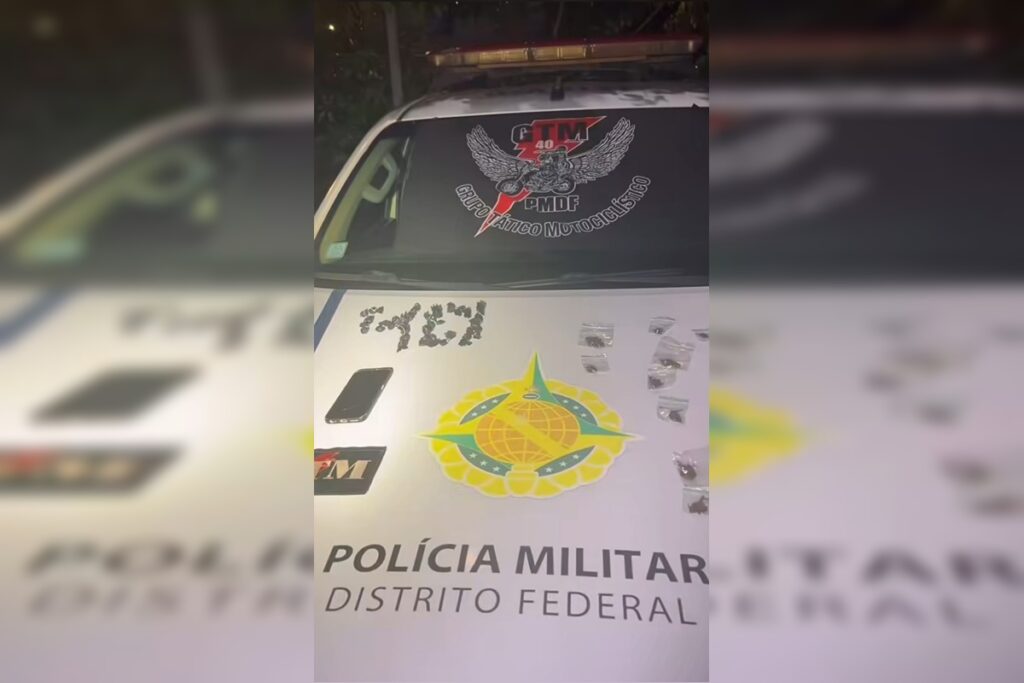 com-drogas-na-bolsa,-motoboy-tenta-fugir-da-pm,-bate-em-muro-e-e-preso.-veja-video