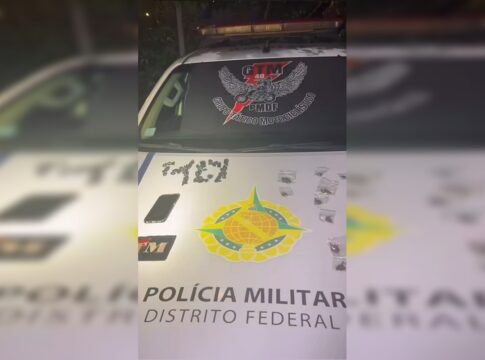 com-drogas-na-bolsa,-motoboy-tenta-fugir-da-pm,-bate-em-muro-e-e-preso.-veja-video