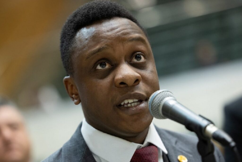 deputado-cobra-inquerito-da-pgr-para-apurar-compra-de-flores-pela-fab