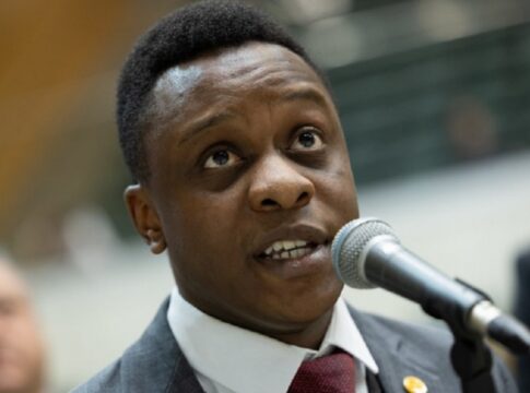 deputado-cobra-inquerito-da-pgr-para-apurar-compra-de-flores-pela-fab