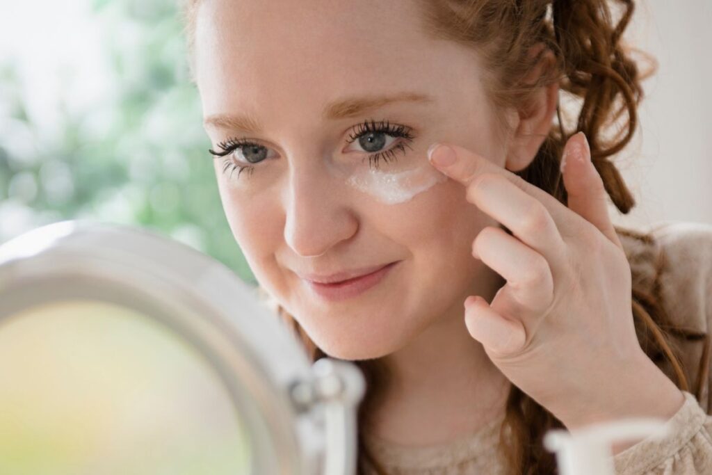 protetor-solar-perto-dos-olhos-pode-causar-problemas,-alerta-medico