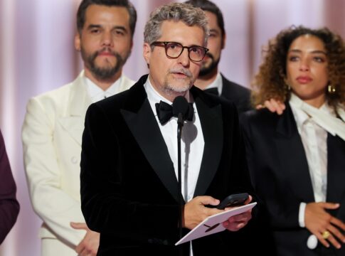 kleber-mendonca-filho-vai-pagar-imposto-sobre-trofeu-do-globo-de-ouro?