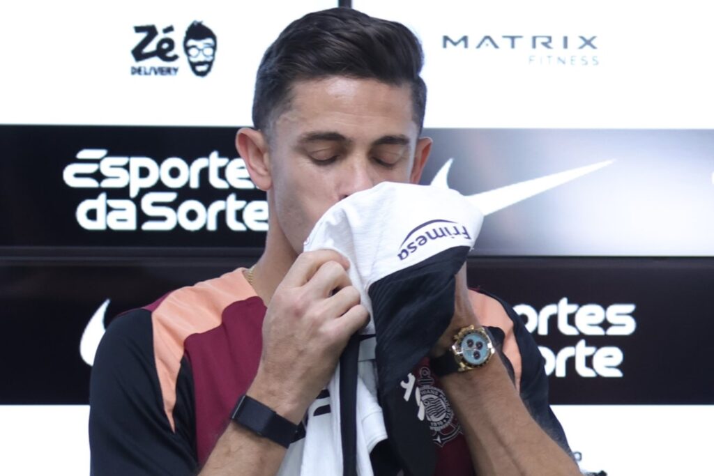 gabriel-paulista-chora-em-coletiva-no-corinthians-ao-lembrar-do-irmao