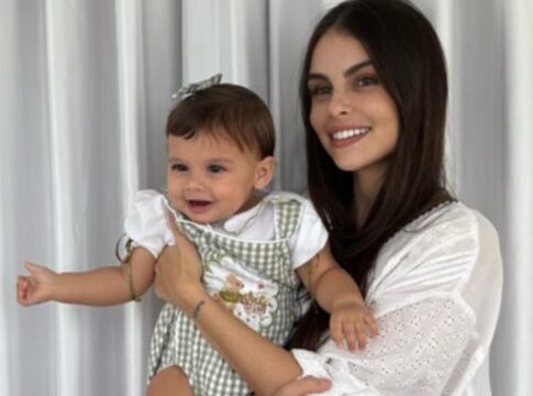 amanda-kimberlly-mostra-como-esta-dedo-de-helena-apos-acidente-grave