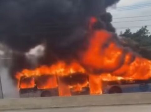 manifestantes-colocam-fogo-em-onibus-na-zona-sul-de-sao-paulo.-video