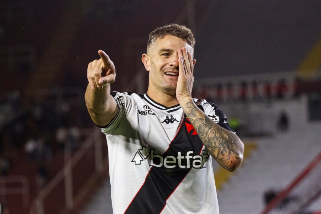 diretor-do-vasco-fala-sobre-possivel-transferencia-de-vegetti;-confira