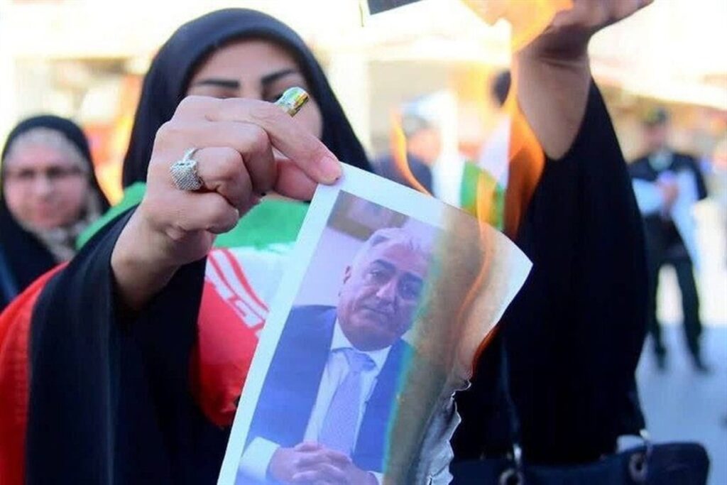 iranianos-se-manifestam-contra-atos-que-pressionam-ali-khamenei