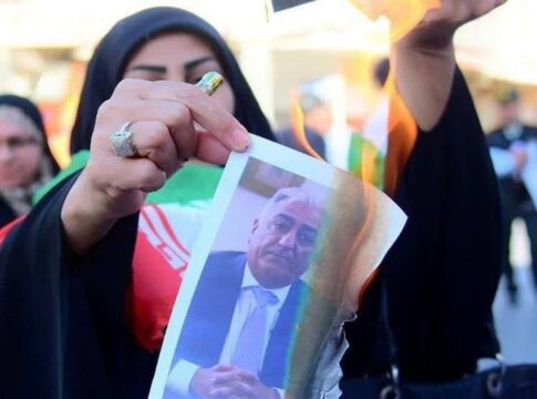 iranianos-se-manifestam-contra-atos-que-pressionam-ali-khamenei