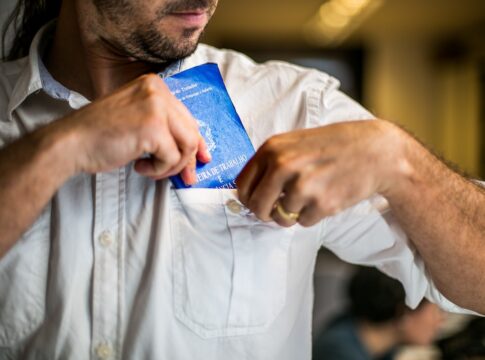 df-tem-882-vagas-nesta-terca-(13/1).-salarios-chegam-a-r$-3,5-mil