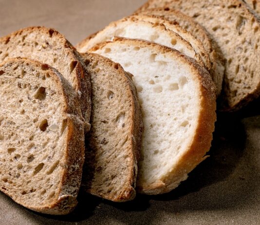 pao-de-mandioca-caseiro-fica-macio-por-dentro-e-dourado-por-fora