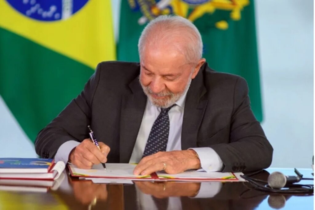 lula-sanciona-lei-que-autoriza-pagar-beneficios-retroativos-a-servidor,-suspensos-na-pandemia