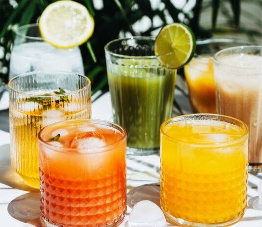 10-sucos-naturais-que-ajudam-a-eliminar-o-inchaco-e-a-retencao