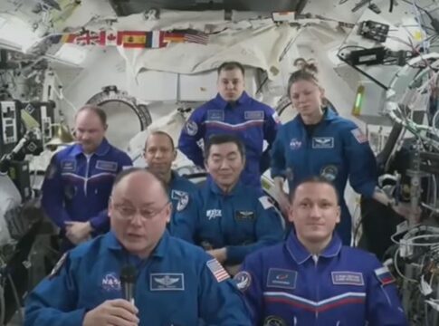 astronauta-entrega-comando-de-estacao-espacial-apos-tripulante-adoecer