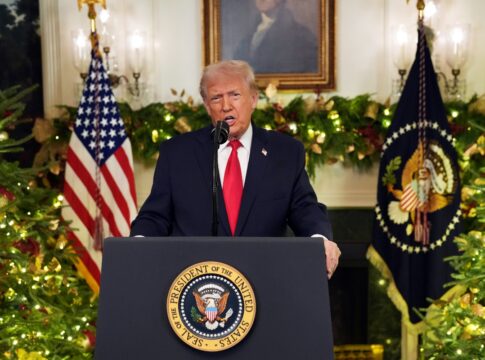 trump-volta-a-atacar-powell-apos-dado-de-inflacao:-“atrasado-demais”