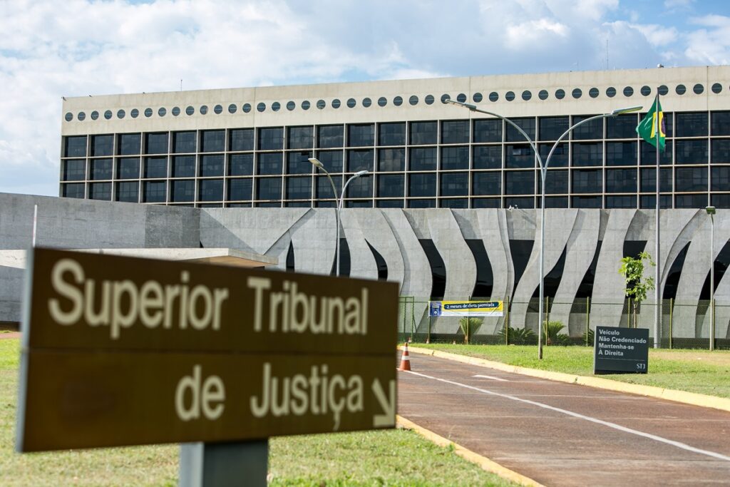 stj-nega-acesso-a-processo-de-extradicao-de-homem-que-fugiu-para-oma