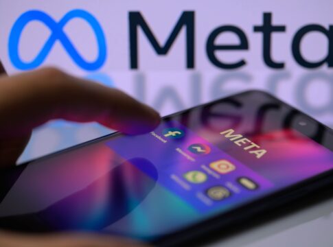 meta,-dona-do-facebook,-deve-demitir-10%-em-setor-de-realidade-virtual